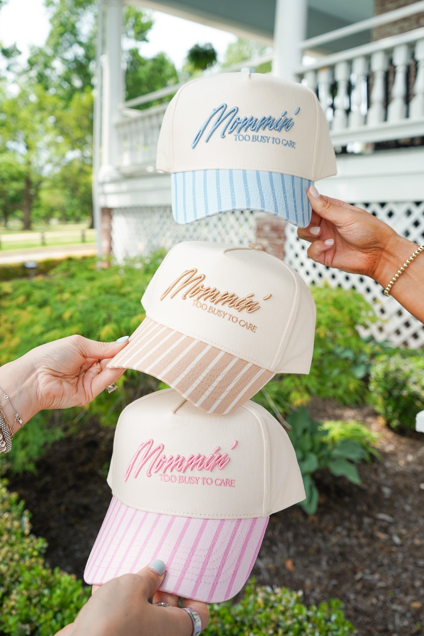 Mommin' - Striped Vintage Trucker Hat