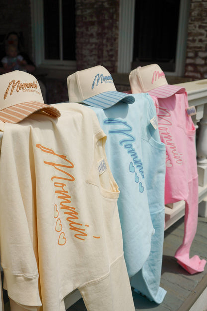Mommin' - Striped Vintage Trucker Hat
